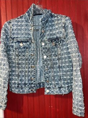Textured Light Wash Denim Jacket - Light Blue Size M